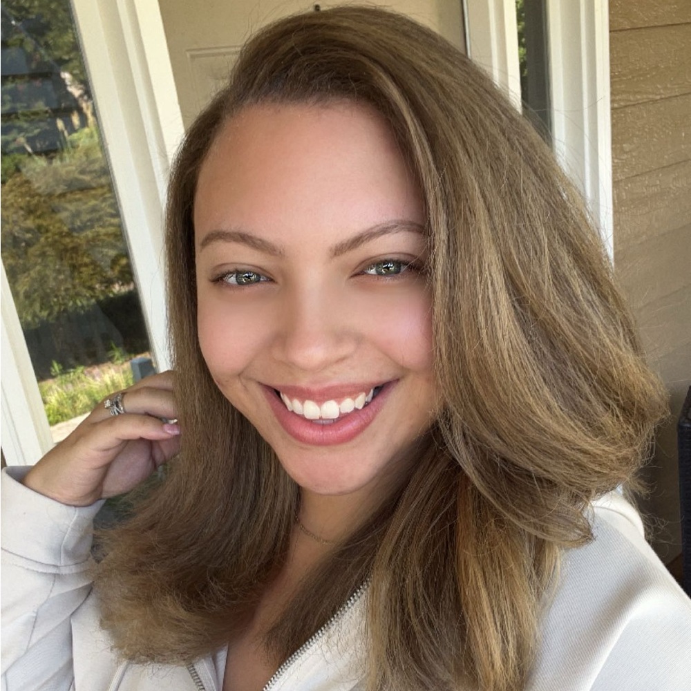 Meet your Posher, Jadea